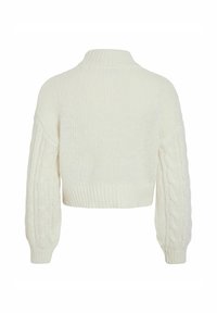 Bela pletena jopica z visokim ovratnikom, skrajšano zasnovana in s kabelnim vzorcem na rokavih. Debel rebrast rob in mehak aplav.