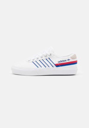 Sneakers - white