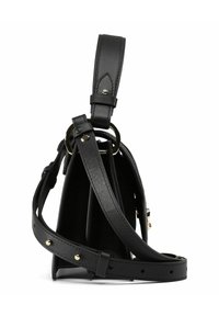 Borsa a mano in pelle nera con forma strutturata, tracolla regolabile, dettagli in metallo color oro e superficie testurizzata con cuciture visibili.