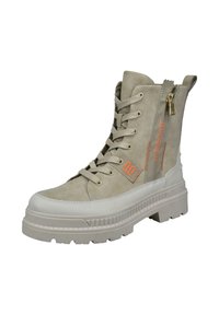 Botín de ante beige con suela de goma blanca gruesa. Presenta un diseño con cordones en la parte delantera, cremallera lateral con herrajes dorados y acento de logo naranja.