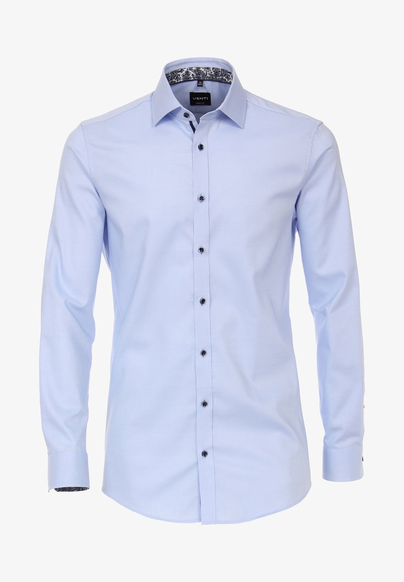 Chemise habillée pour homme bleu clair à boutons, manches longues, col étalé, avec boutons foncés contrastants et détail intérieur du col assorti.