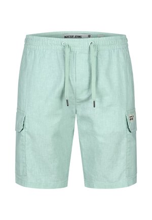 Hellgrüne Cargo-Shorts mit elastischem Bund, Kordelzug, seitlichen Klappentaschen und "INDICODE JEANS"-Etikett auf der rechten Tasche.