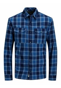 Niebieska i granatowa koszula w kratę z długimi rękawami, dwoma kieszeniami na piersi, zapięciem na guziki z przodu oraz kontrastującymi jasnoniebieskimi wzorami w kratkę.