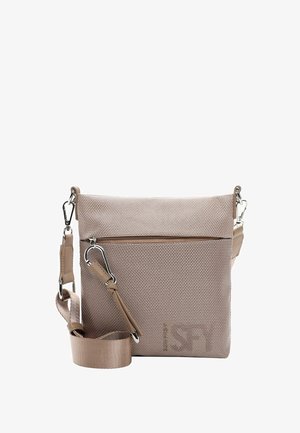Torebka na ramię w teksturowanym beżowym materiale z przednią kieszenią na zamek, odczepianym paskiem i szczegółami w srebrnym kolorze.