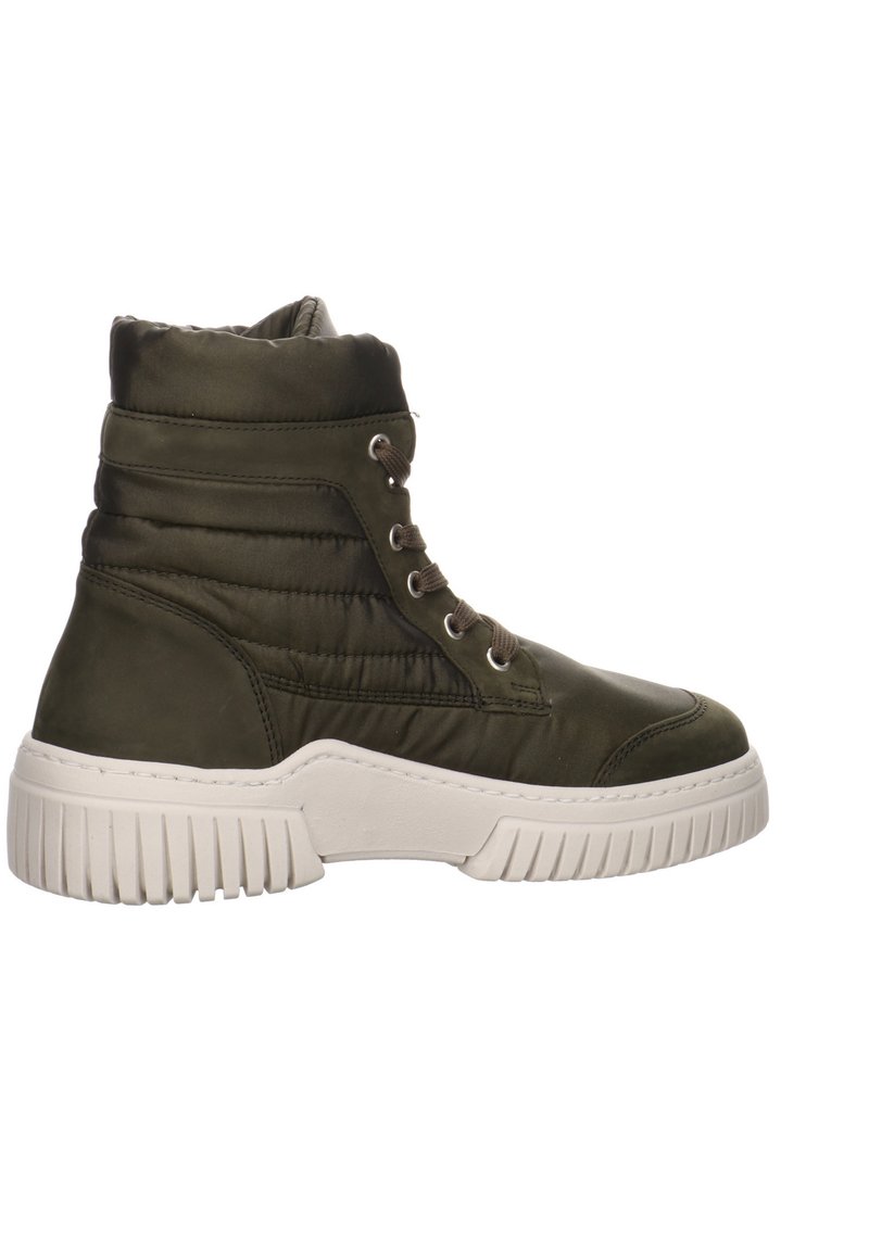 Olivgrüner Knöchelstiefel aus glattem synthetischem Material mit gepolstertem Schaftrand, geschnürtem Vorderteil und strukturiertem weißen Gummisohle.