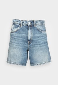 Denimshorts i ljusblått med en blekt finish, fem fickor, knappstängning och fransad nederkant. Klassisk rak skjortdesign.