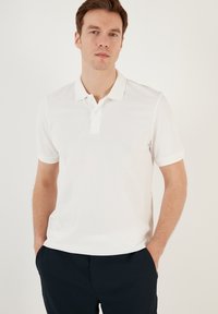 REGULAR - Bluză polo - white