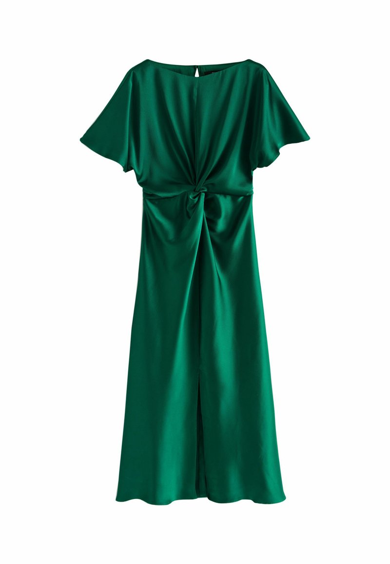 Rochie din satin verde, cu mâneci scurte tip fluture, un detaliu legat la talie și o fanta în spate pentru un plus de confort în mișcare.