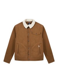Chaqueta de ante marrón con un cuello de borreguito crema, botones a presión, bolsillo en el pecho y bolsillos laterales curvados. Textura suave, diseño casual.