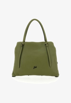 Borsa a tracolla in pelle verde con superficie testurizzata, due spallacci e logo nero sul davanti. Presenta un design spazioso e strutturato.