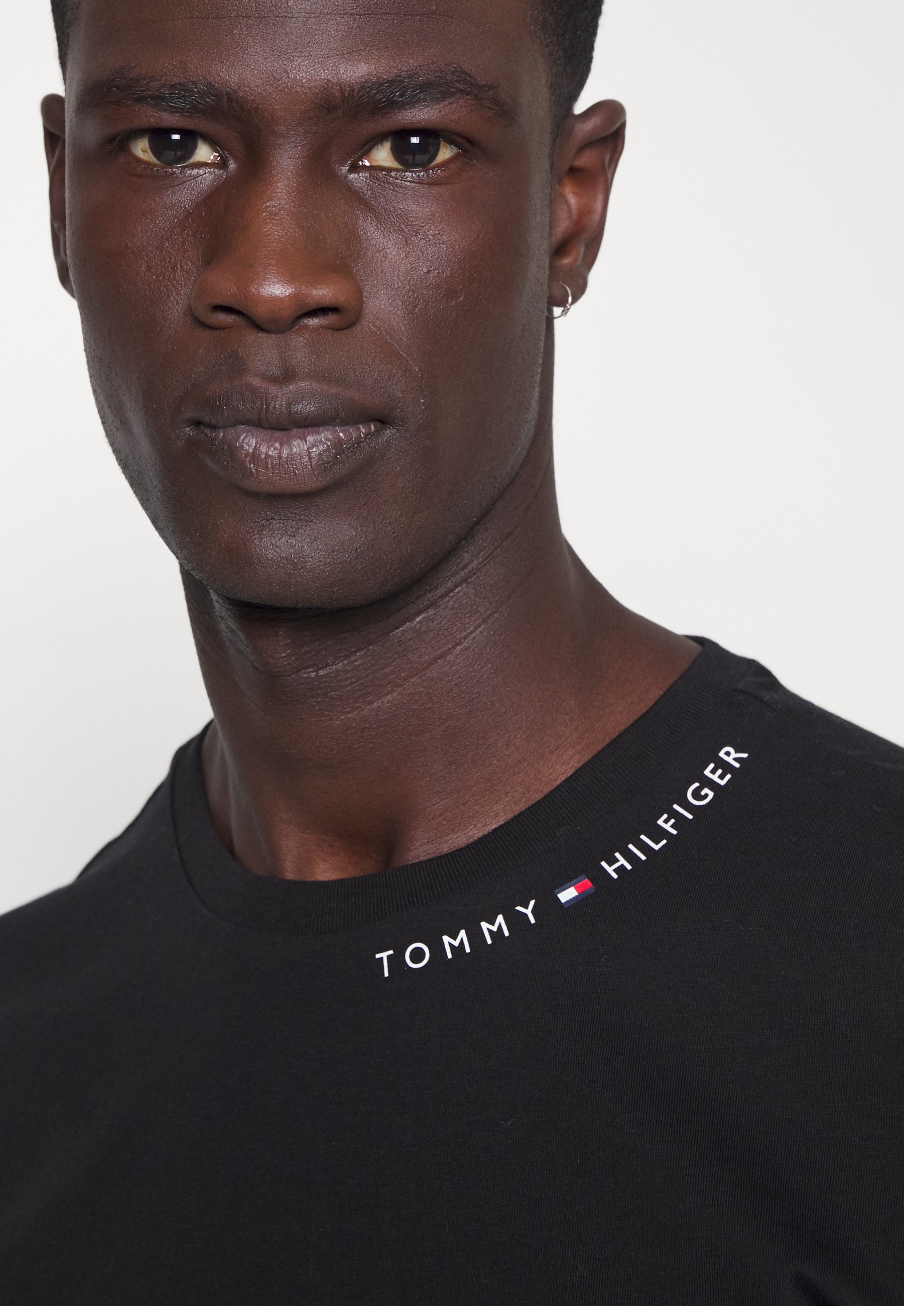 tommy hilfiger multi placement