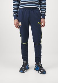 Puma FENERBAHCE ISTANBUL CASUALS PANTS - Klubové oblečení - club navy/speed yellow