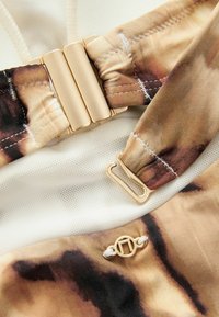 Next WIDE STRAP TUMMY CONTROL - Bikiniöverdel - brown leopard