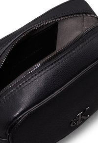 Calvin Klein Jeans MINIMAL MONOGRAM CAMERA BAG - Torba čez telo - black