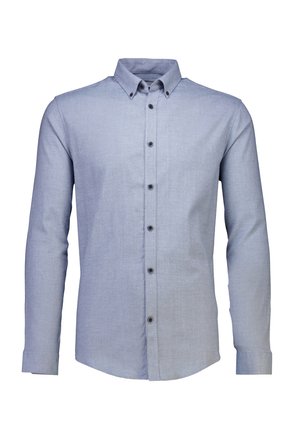 Camisa de manga larga de color azul claro, hecha de una tela texturizada, con cuello tipo botón, tapeta delantera con botones oscuros y dobladillo redondeado.