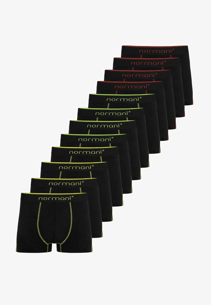 Schwarze Boxershorts mit verschiedenen Farben des Taillengummis: Rot, Grün und Gelb. Jedes Paar hat das "normani"-Logo auf dem Taillengummi und kontrastierende Nähte.