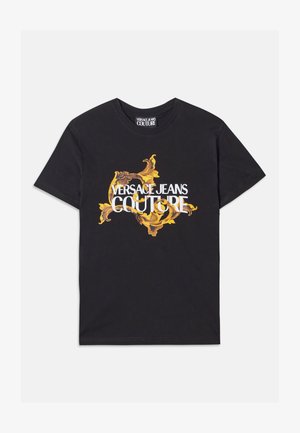 Crna pamučna majica s centralnom grafikom koja prikazuje zlatne i žute ukrasne uzorke te bijeli natpis "VERSACE JEANS COUTURE."