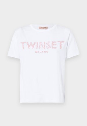 T-shirt bianco in cotone con testo "TWINESET MILANO" a tema floreale rosa. Maniche corte, colletto a girocollo, vestibilità rilassata e texture liscia.