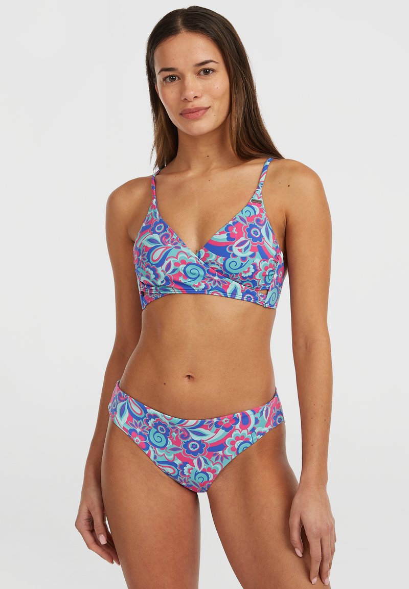 Completo bikini con un motivo floreale multicolore in rosa, blu e verde. Tessuto morbido e elasticizzato con un top a triangolo e slip a vita bassa.