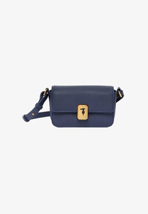 Marineblå læder crossbody taske med justerbar rem og rektangulær guldlås med silhuetdesign på frontklappen.