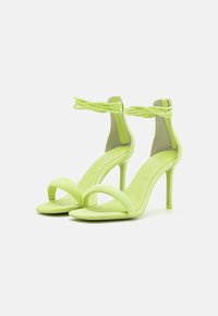 Tamaris Sandale s visokom petom - lime