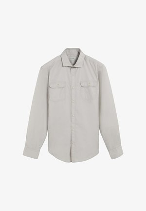 Lichtgrijze langarmshirt met een knoopsluiting kraag, twee voorzakken en een relaxte pasvorm. Gemaakt van zachte stof met een gladde textuur.