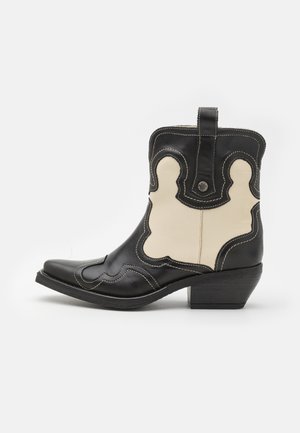 WAYNOA - Bottines de cowboy / motard - black/bone