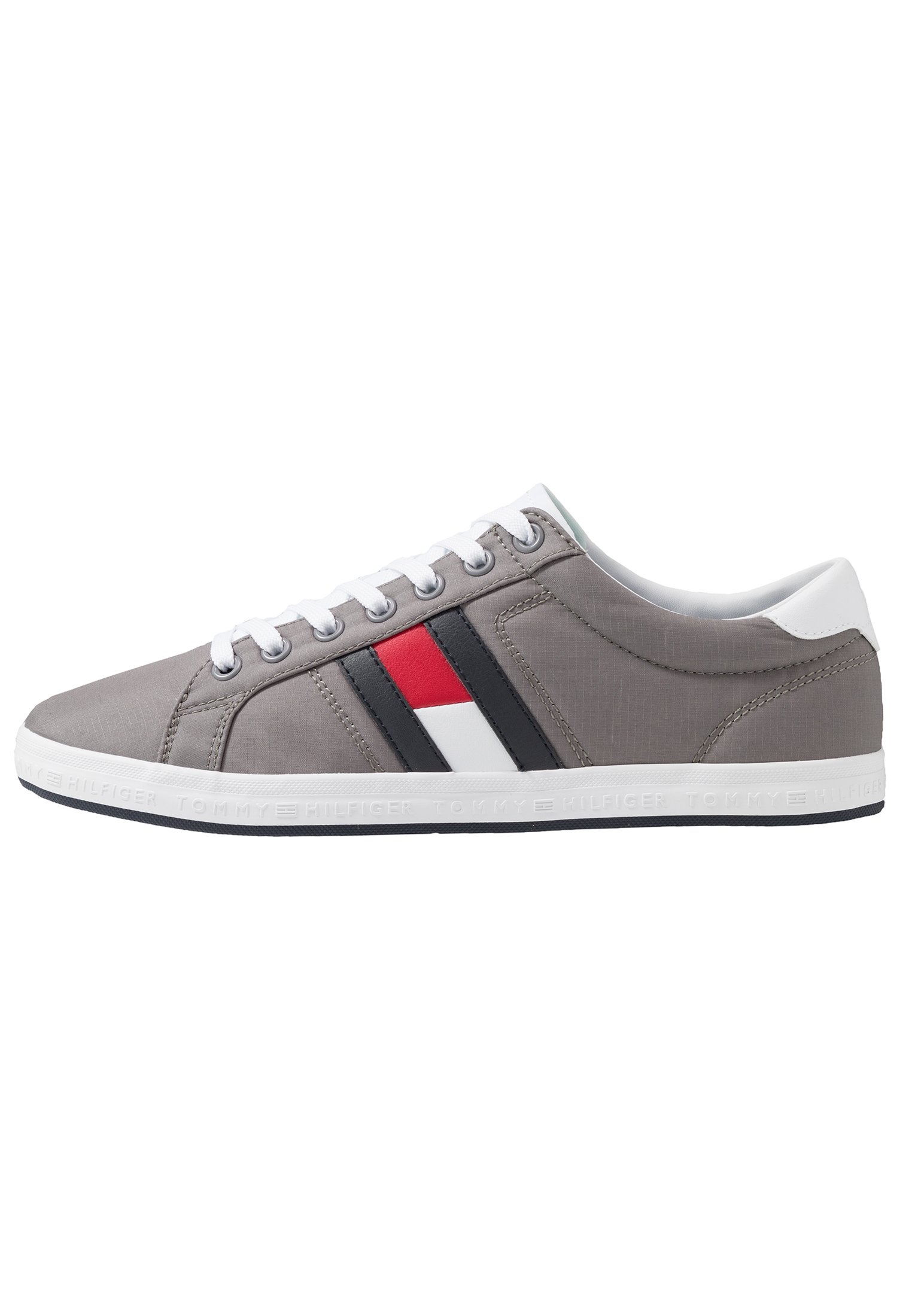 tommy hilfiger essential flag trainers