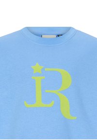Felpa in cotone blu con una grande grafica gialla della lettera "R" e una stella sopra, collo rotondo e texture morbida.
