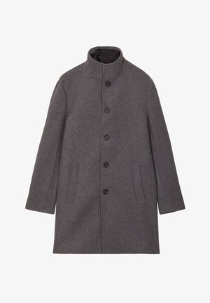 Cappotto di lana grigio con colletto alto, sette bottoni neri e due tasche laterali. Texture liscia e design sartoriale, che conferisce una silhouette moderna.