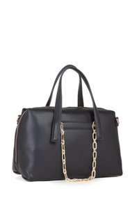 Zwarte synthetische leren handtas met dubbele handvatten, gouden kettingaccent, ritssluiting en voorvak. Gevoerde oppervlakte voor extra detail.