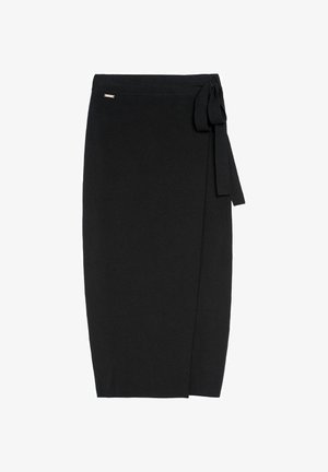 Czarna spódnica w formie owijanej z detalem w postaci węzła w talii, o gładkim, prostym fasonie i miękkiej fakturze, idealna na różne okazje.