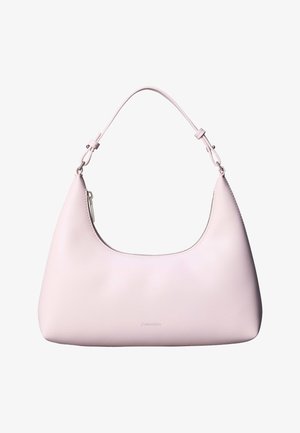 Lys rosa Calvin Klein skulderveske med glatt overflate, justerbar stropp og topp glidelåslukking.
