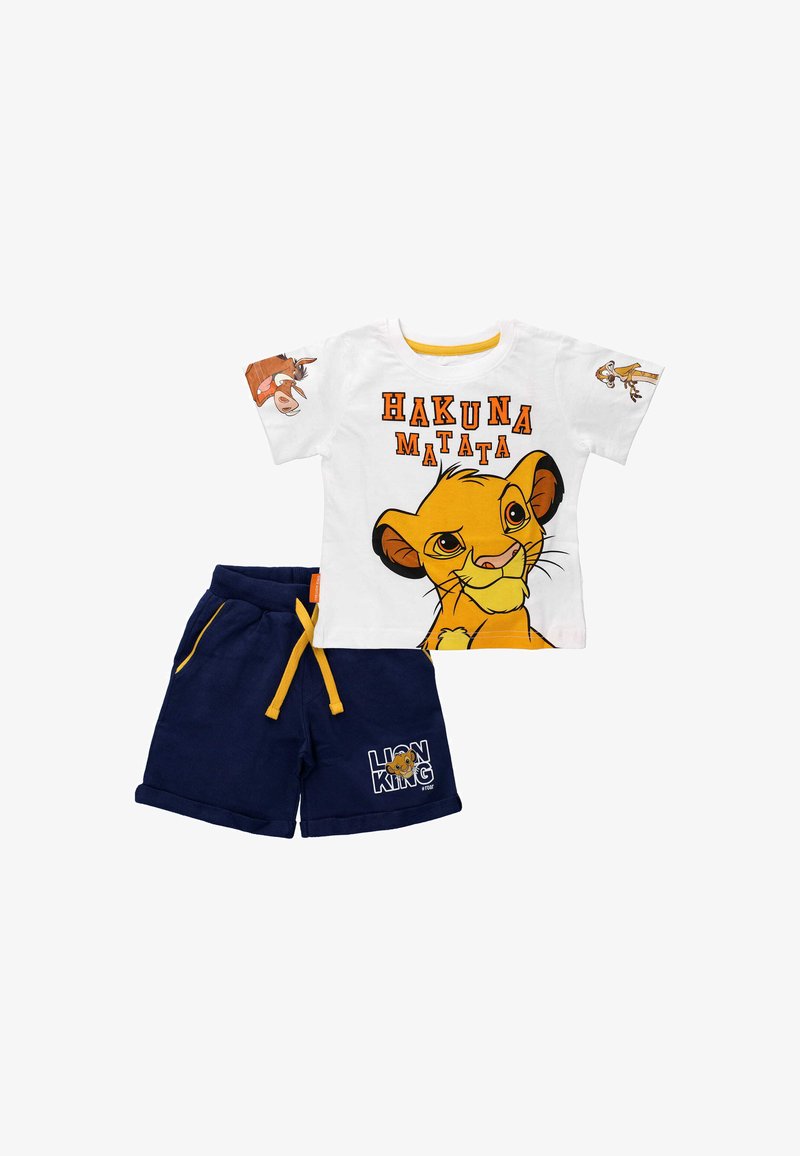 Hvid toddler T-shirt med Simbas ansigt og teksten "Hakuna Matata", kombineret med marineblå shorts med Løvernes Konge-logo og gul snørrebånd.