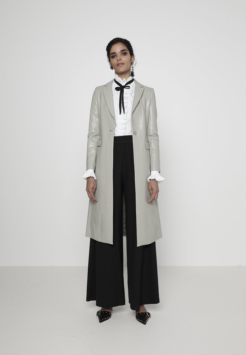 Damen Bekleidung | Alice + Olivia KENLEY PALAZZO PANT Stoffhose black/schwarz - HT84192 Damen Bekleidung | Alice + Olivia KENLEY PALAZZO PANT Stoffhose black/schwarz - HT84192