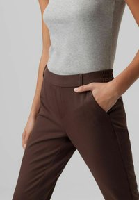 Vero Moda VMMAYA SOLID PANT - Pantalones - coffee bean