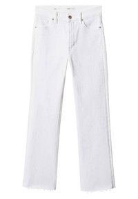 Jeans de mezclilla blanca con corte recto, diseño de cinco bolsillos, dobladillo deshilachado y un cierre de botón clásico en la cintura.