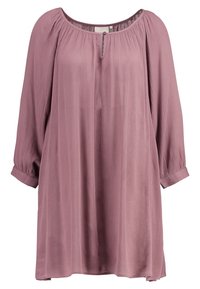 Langærmet, loose-fit kjole i blødt, krøllet mauve stof. Har en rund halsudskæring og knapdetalje foran.