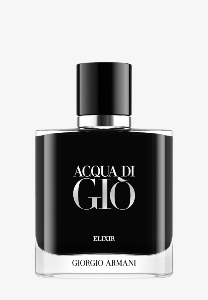 Schwarze rechteckige Parfümflasche mit silbernem Schriftzug „ACQUA DI GIÒ ELIXIR“ und „GIORGIO ARMANI“ auf einem transparenten Sockel und schwarzem Deckel.