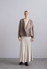 Vanessa Bruno CHANN - Letná bunda - taupe