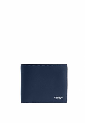 Cartera de cuero azul marino bifold con el logo "Coach New York" en relieve en blanco en la esquina inferior derecha.