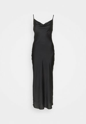 Czarna, satynowa, bezrękawnikowa sukienka z dekoltem w kształcie kaptura, dopasowaną sylwetką i długą do ziemi konstrukcją. Gładka tekstura z delikatnymi detalami w drapowaniu.