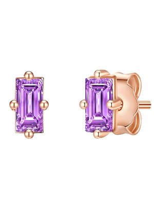 Orecchini a bottone in oro rosa con gemme rettangolari di colore viola con taglio sfaccettato, montate in un design a quattro griffe, arricchite da sfere tonde.