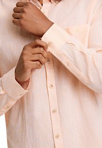 Lindbergh Camisa - peach