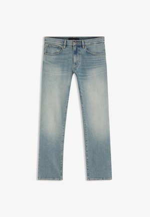 Jeans en denim bleu clair avec devant délavé, cinq poches, passants pour ceinture, bouton et fermeture éclair, présentés à plat sur un fond blanc.