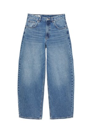 Modri jeans širokih nogavic z sprednjimi in kovinskimi žepi, zapiranjem na gumbe in vidnimi šivi.