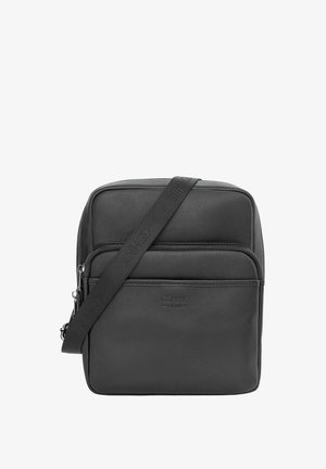 Czarna skórzana torba na ramię z przednią kieszenią na suwak i regulowanym paskiem na ramię, z subtelnym wytłoczonym logo.