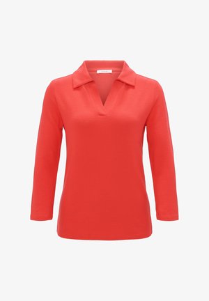 Polo a maniche lunghe rosso realizzato in tessuto morbido, con colletto a punta e vestibilità rilassata. Nessun motivo o decorazione visibile.