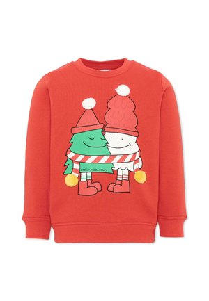 Felpa rossa a manica lunga con albero di Natale e pupazzo di neve in stile cartone animato che indossano cappelli e sciarpe rosse e si abbracciano, con pompon gialli sugli stivali.