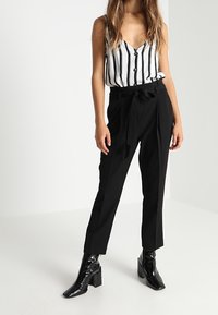 New Look Petite Pantaloni - black